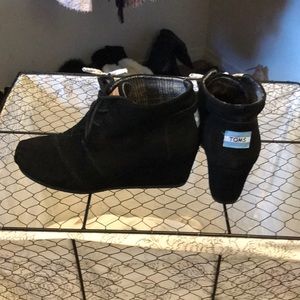 Tom’s booties